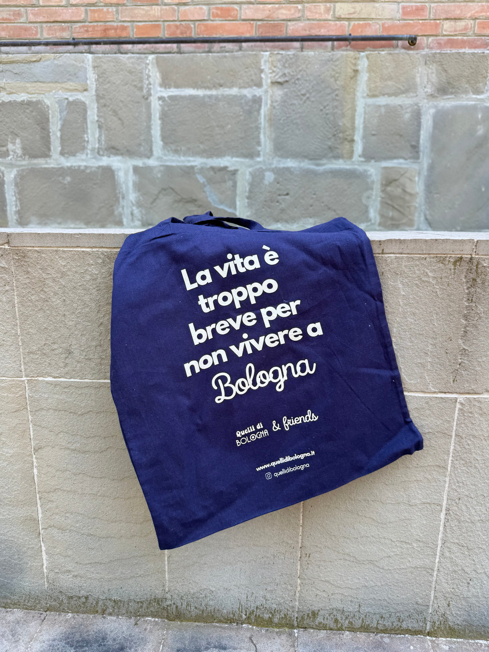 Shopper "La vita è troppo breve per non vivere a Bologna"