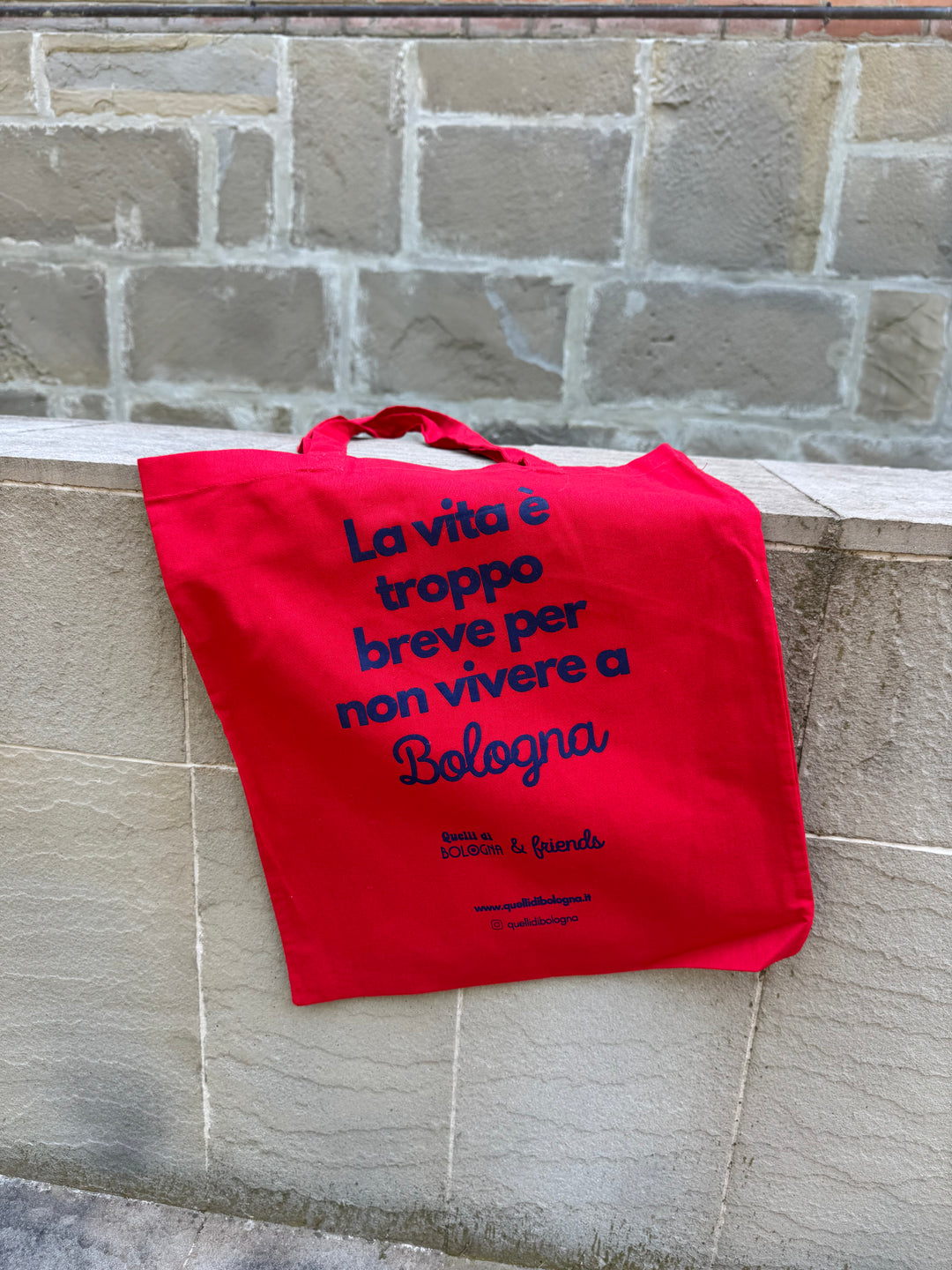 Shopper "La vita è troppo breve per non vivere a Bologna"
