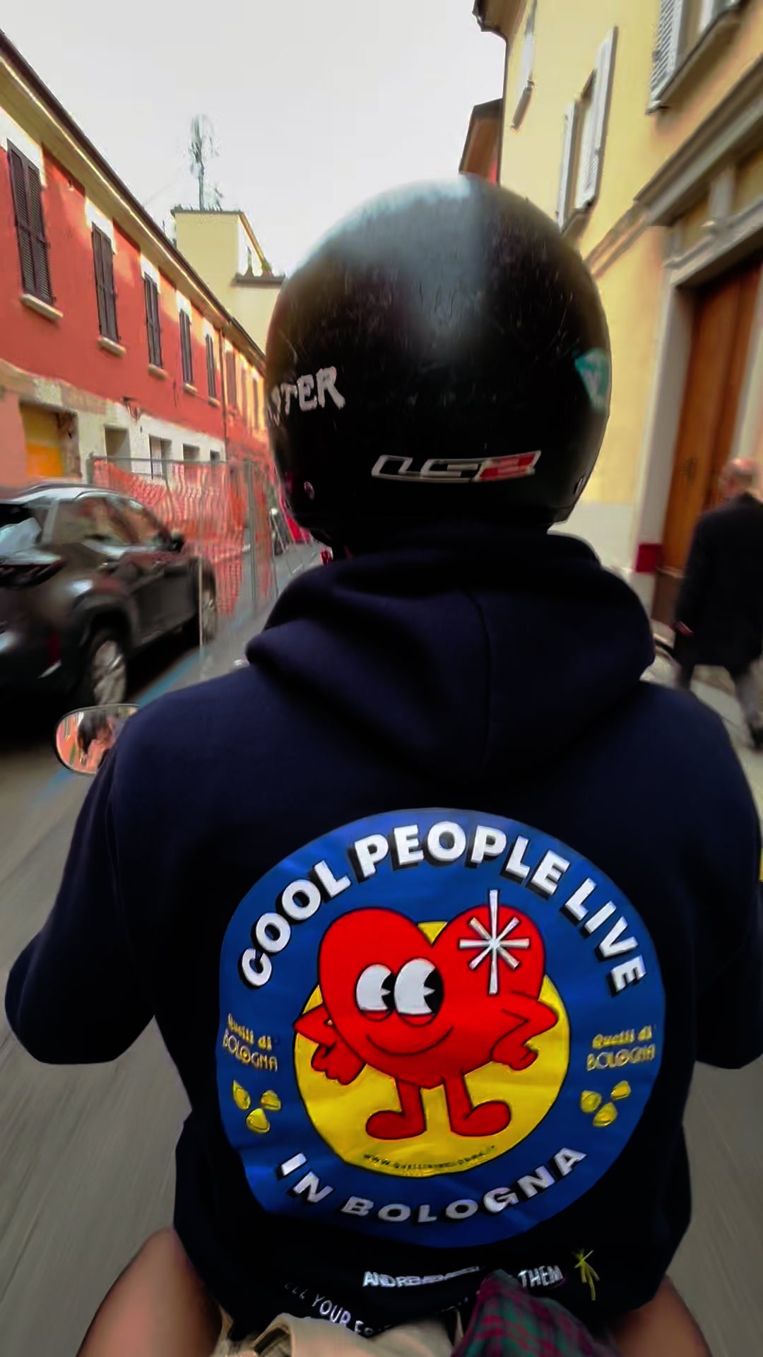 Cool People live in Bologna con cappuccio